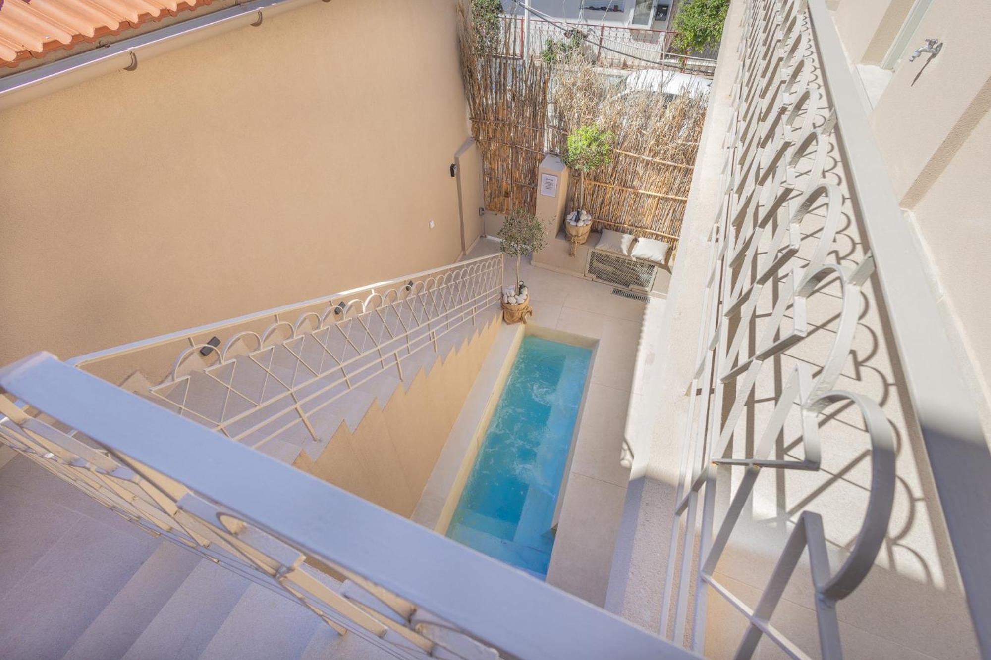 The Rhodes * Rhodes City